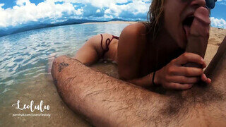Amatőr pár megkívánta egymást a tengerpart gyöngéd ölén.