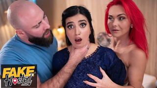 Szégyenlős pakisztáni kis csaj felébred szexuálisan egy édeshármasban perverz brit párral