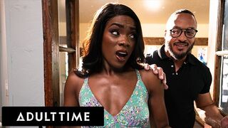 Unatkozó feleség Ana Foxxx párnán kúrel és megdugja szerető férje!