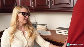 Kívánatos 40-es Julia Robbie és a tinédzser manus