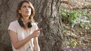 Alexa Grace fiatal picsája forrón dörzsölődik lezbi szerelmében