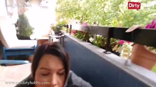 Lara Bergmann forró baletli orálozása megbaszva méretes faszal