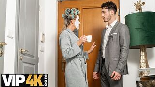 Az idősödő világos szőke francia mami újra csábít tini fickót