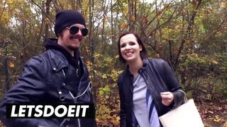 Hatalmas didkós fekete hajú német kisasszony felvétel a méretes kombiban vad baszásra