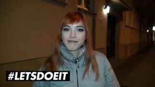 Lullu Gun és Anny Aurora megosztják a óriási fekete fazt kint a vadonban