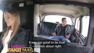 Tini fószer gyorsan megdugja Angel Piaff szaftos kiborotvált puncáját a hamis taxiban
