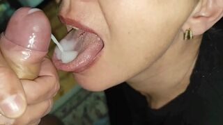 Amatőr szépkorú milf hardcore szopással telelövi a száját és arcát