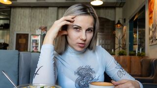 Távirányítós műpénisz egy zsúfolt kávézóban - Letty black