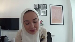 Vonzó egyiptomi milf megcsalja férjét a kollégájával egy vad pásztoróra közben
