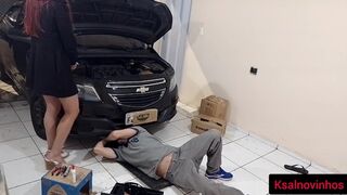 Autótulaj gádzsi rákívánt a szerelőjére!