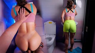 Örömlány tökéletes seggel gyengéden megbasszák a wc-ben!