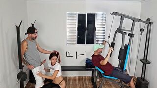 Exkluzív! nej keményen megbassza férjét hátulról az edzőteremben!