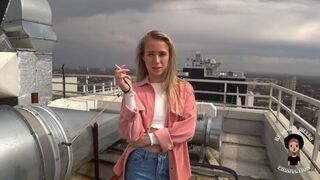 Vonzó ribi majdnem lenyelte a pöcst az utcán
