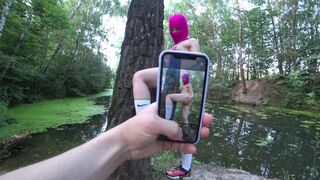 Világos Szőke fiatal hancúr cosplay-ben, arcra élvezés balaklaván